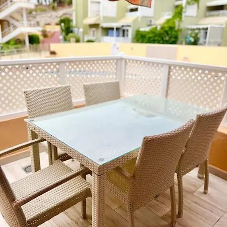 Poolside Paradise - Orlandito *